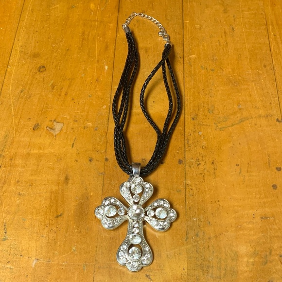 The Unbranded Brand Jewelry - Large Elegant Bling Silver Cross Pendant w/Necklace 16+4